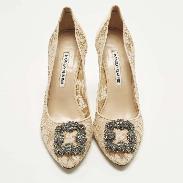 Pre Owned Manolo Blahnik Hangisi Size 39.5 Beige Lace and Satin Pumps