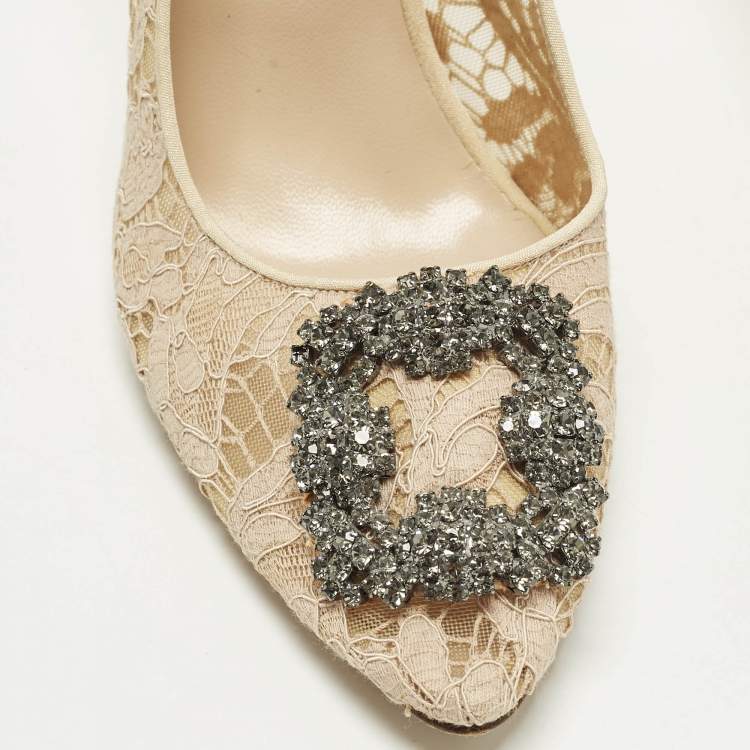 Pre Owned Manolo Blahnik Hangisi Size 39.5 Beige Lace and Satin Pumps