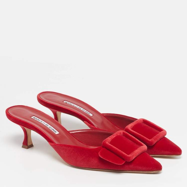 Pre Owned Manolo Blahnik Maysale Size 40 Red Velvet Mules