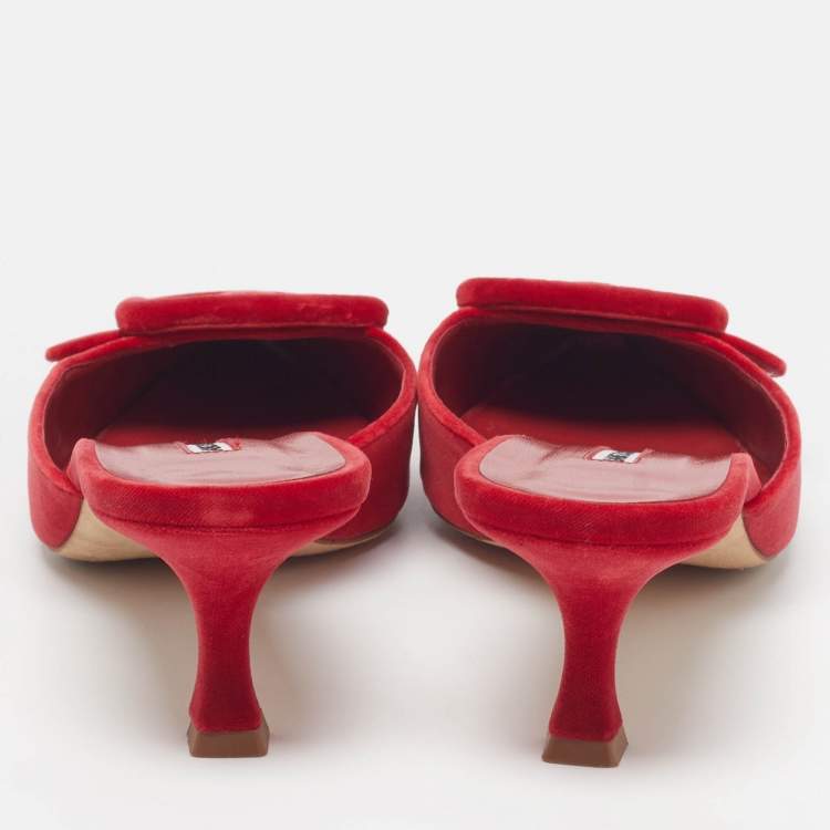 Pre Owned Manolo Blahnik Maysale Size 40 Red Velvet Mules