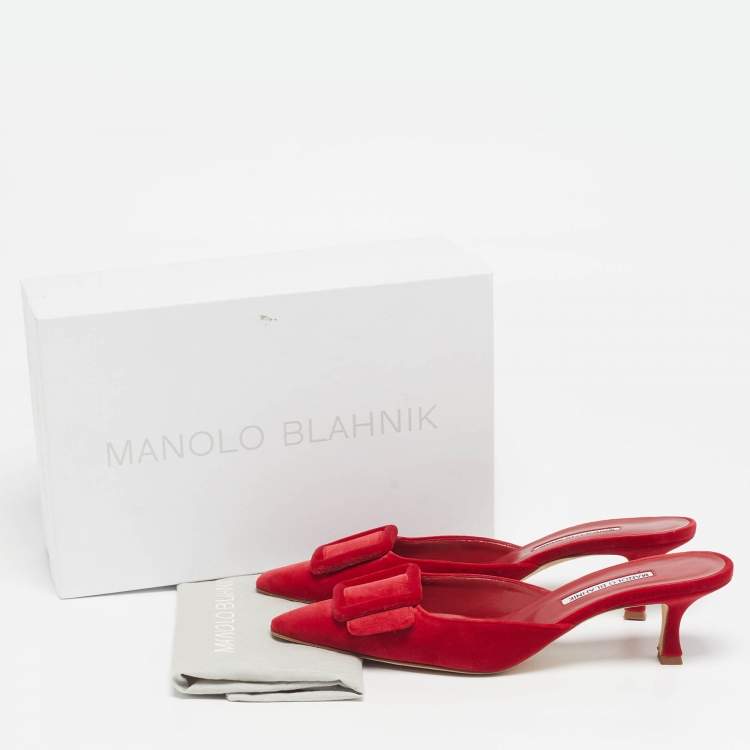 Pre Owned Manolo Blahnik Maysale Size 40 Red Velvet Mules