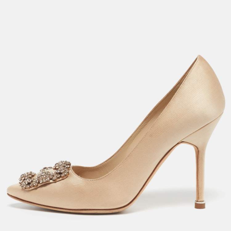 Pre Owned Manolo Blahnik Hangisi Size 35.5 Gold Satin Pumps