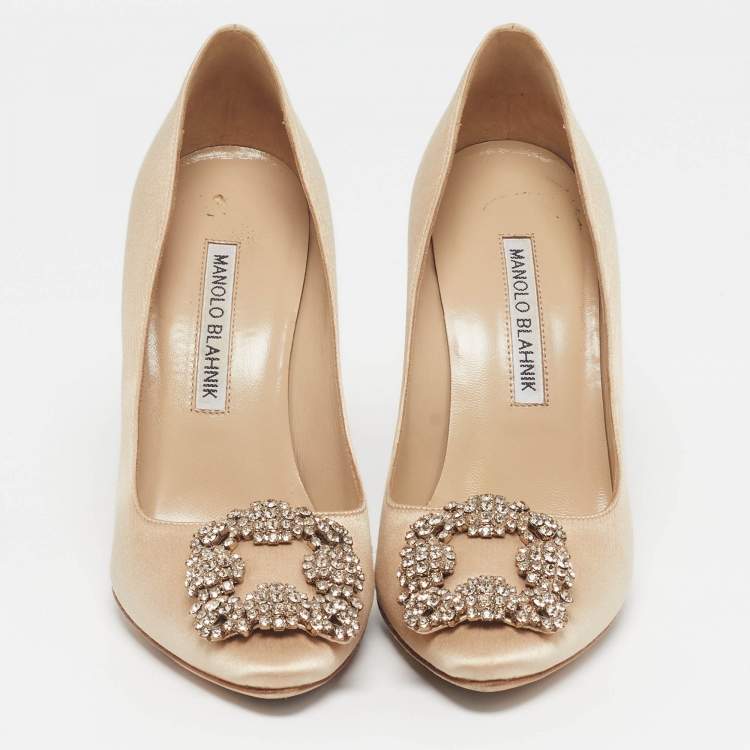 Pre Owned Manolo Blahnik Hangisi Size 35.5 Gold Satin Pumps