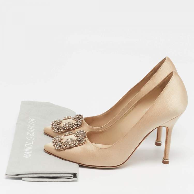 Pre Owned Manolo Blahnik Hangisi Size 35.5 Gold Satin Pumps