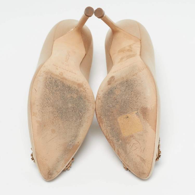 Pre Owned Manolo Blahnik Hangisi Size 35.5 Gold Satin Pumps