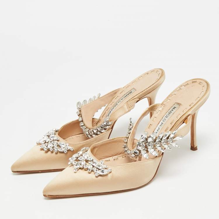 Pre Owned Manolo Blahnik Lurum Size 38 Beige Satin Crystal Embellished Mules