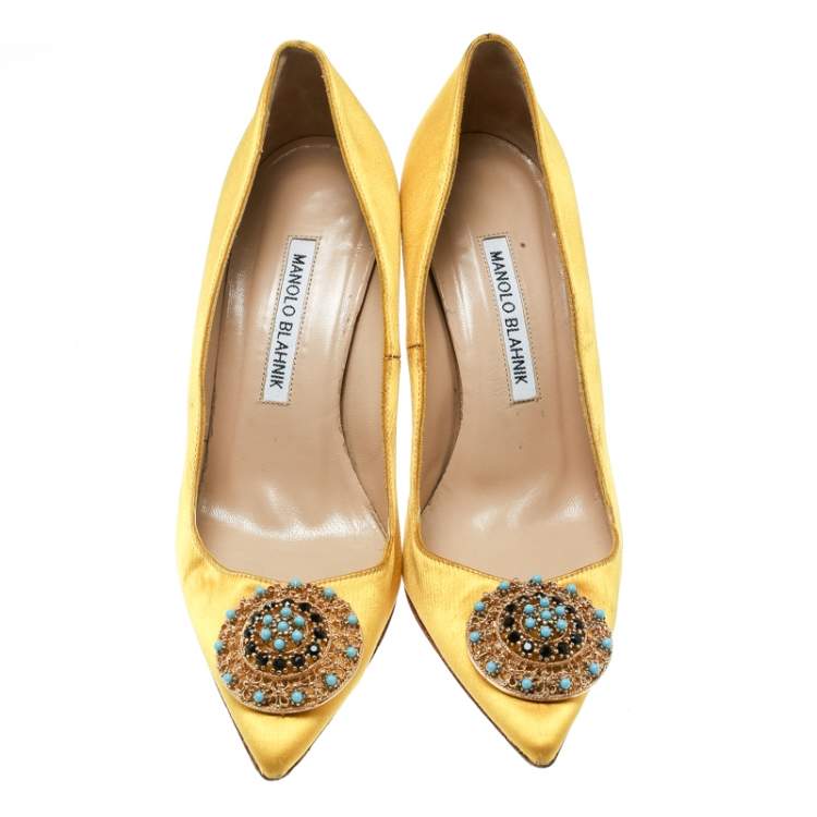Pre Owned Manolo Blahnik Canary Yellow Satin Giuba Brooch Embellished Pumps Size 36.5 