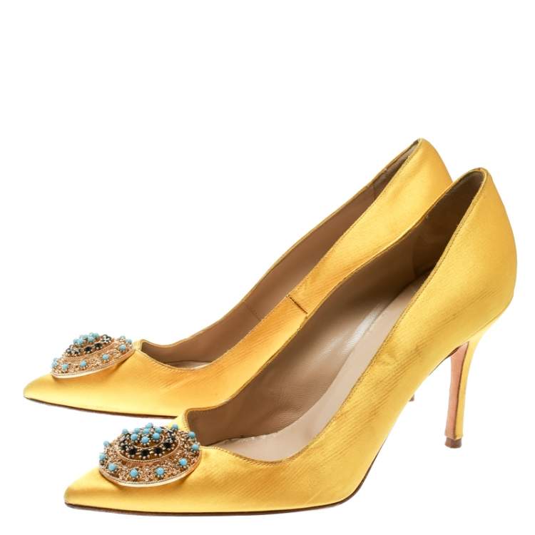 Pre Owned Manolo Blahnik Canary Yellow Satin Giuba Brooch Embellished Pumps Size 36.5 