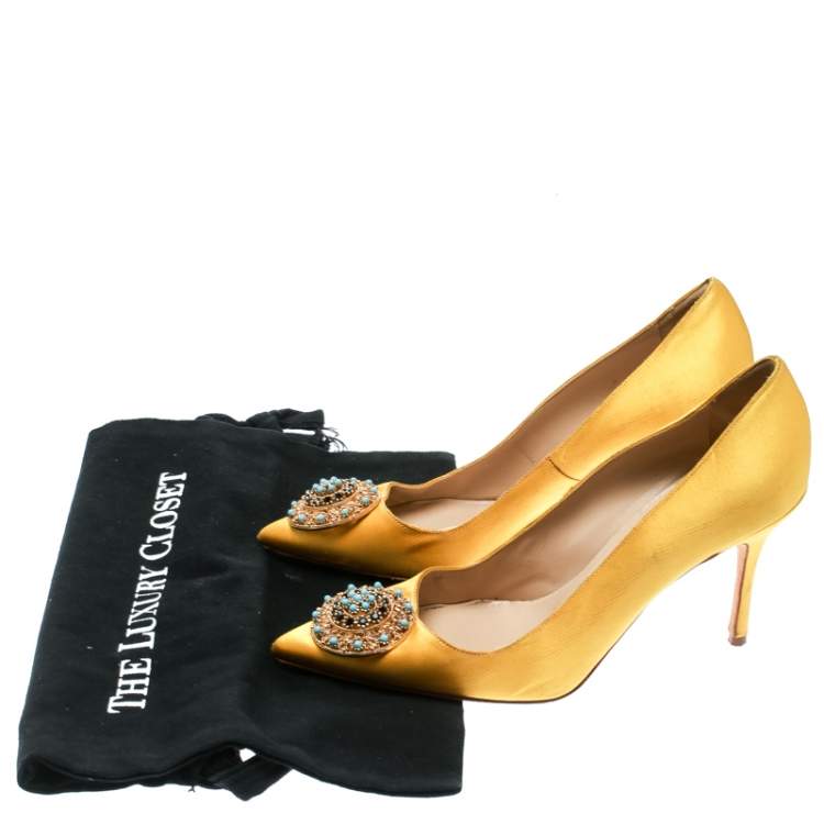 Pre Owned Manolo Blahnik Canary Yellow Satin Giuba Brooch Embellished Pumps Size 36.5 