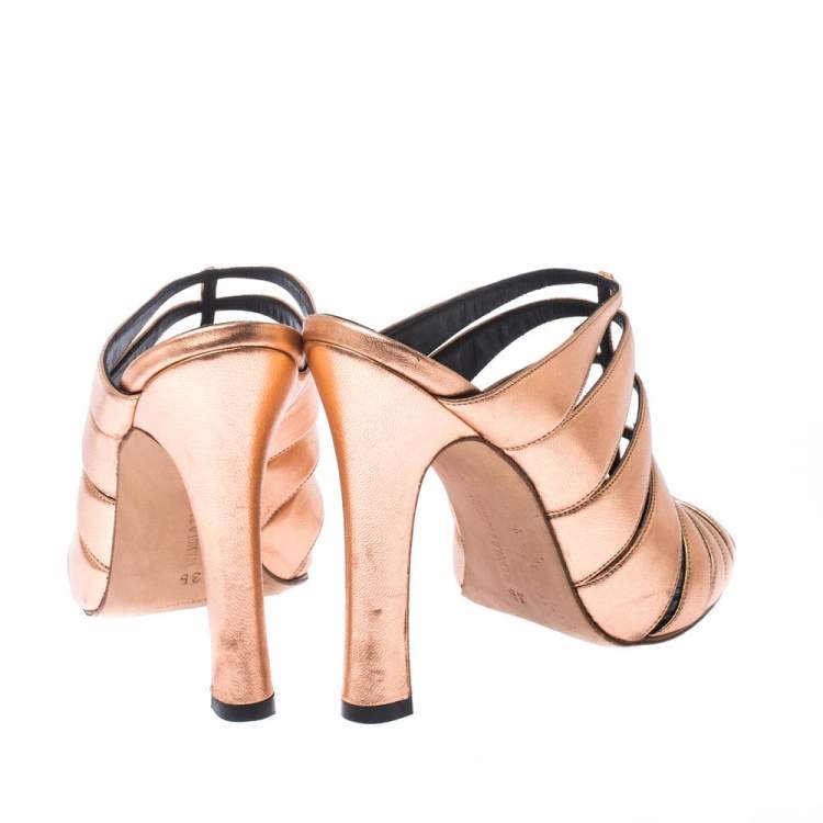 Pre Owned Manolo Blahnik Metallic Rose Gold Lasercut Leather Mule Sandals Size 36