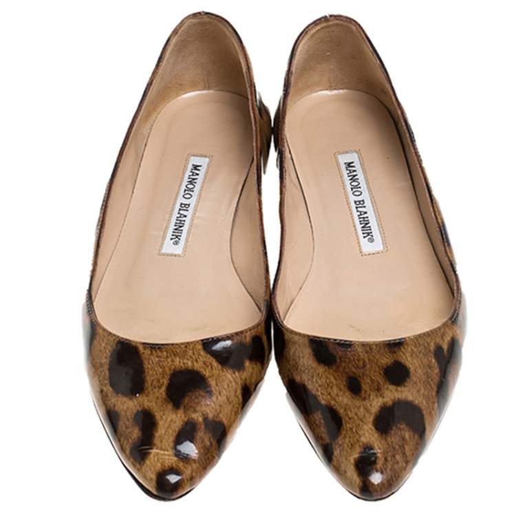 مملوكة مسبقًا Manolo Blahnik Leopard Patent Leather Titto Ballet Flats Size 35