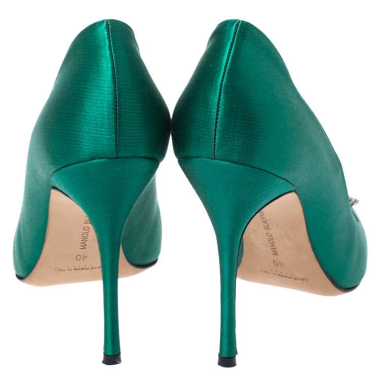 مملوكة مسبقًا Manolo Blahnik Green Satin Okkaava Emerald Pumps Size 40