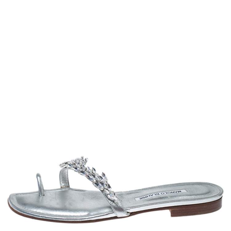 Pre Owned Manolo Blahnik Silver Crystal Embellished Toe Ring Slide Flats Size 38.5