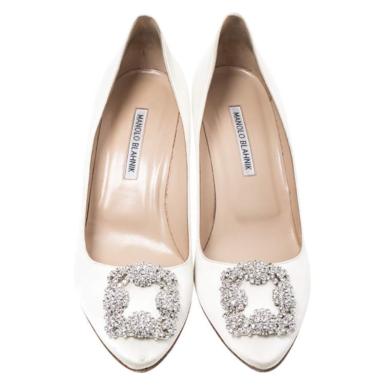 Pre Owned Manolo Blahnik Ivory Satin Hangisi Crystal Embellished Pumps Size 40