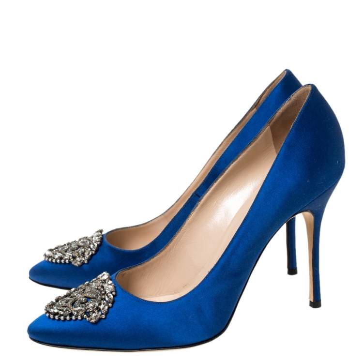 Pre Owned Manolo Blahnik Blue Satin Okkato Crystal Embellished Pumps Size 39.5