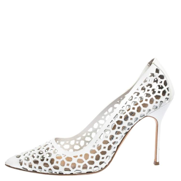 Pre Owned Manolo Blahnik White Laser Cut Leather BB Laserato Pumps Size 39.5
