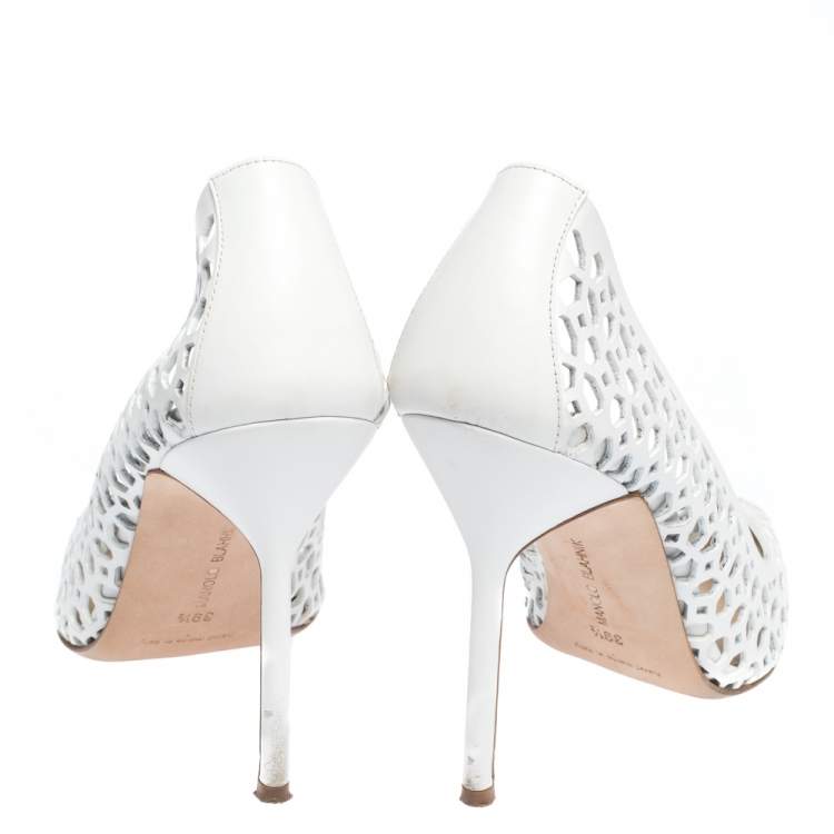 Pre Owned Manolo Blahnik White Laser Cut Leather BB Laserato Pumps Size 39.5