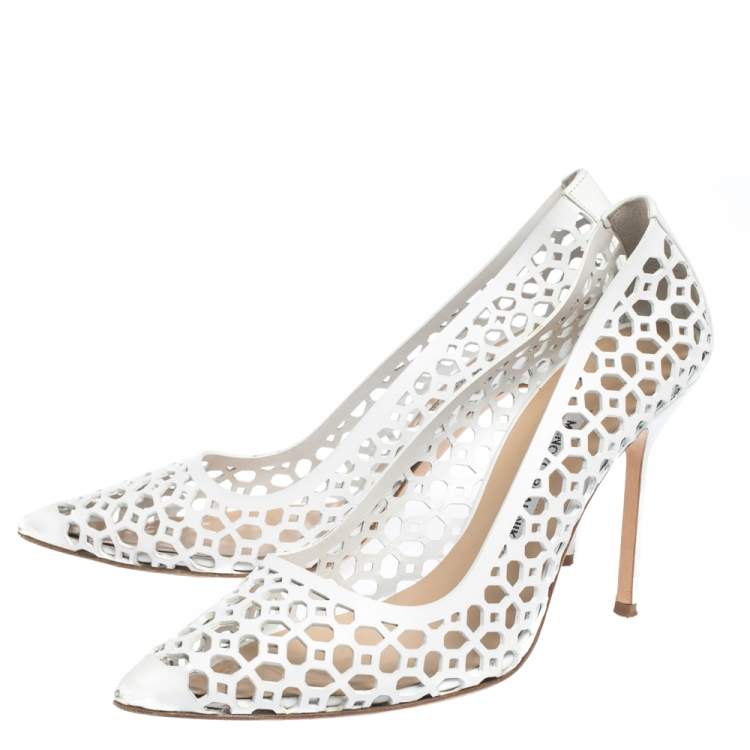 Pre Owned Manolo Blahnik White Laser Cut Leather BB Laserato Pumps Size 39.5