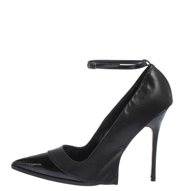Pre Owned Manolo Blahnik Patent Leather Tracy Ankle Strap Pointed Toe Pumps Size 40.5