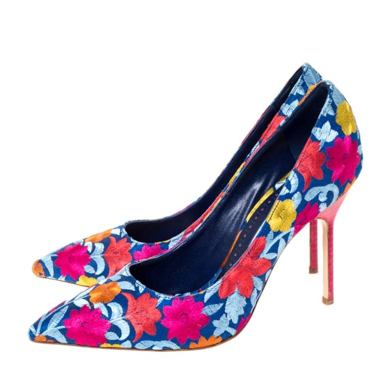 Pre Owned Manolo Blahnik Multicolor Floral Embroidered Canvas BB Pointed Toe Pumps Size 39