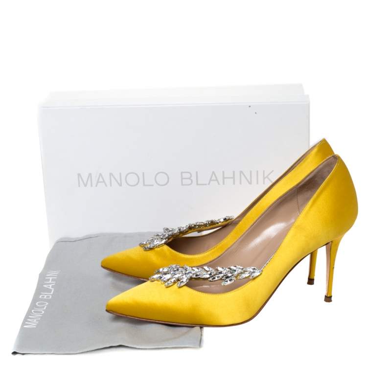 Pre Owned Manolo Blahnik Yellow Satin Nadira Crystal Embellished Pointed Toe Pumps Size 38.5