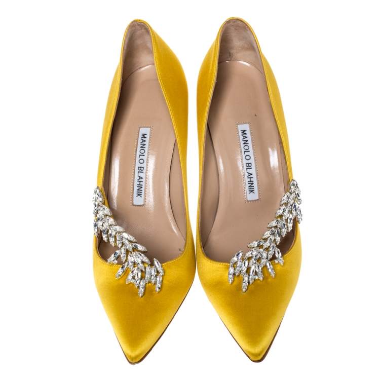 Pre Owned Manolo Blahnik Yellow Satin Nadira Crystal Embellished Pointed Toe Pumps Size 38.5