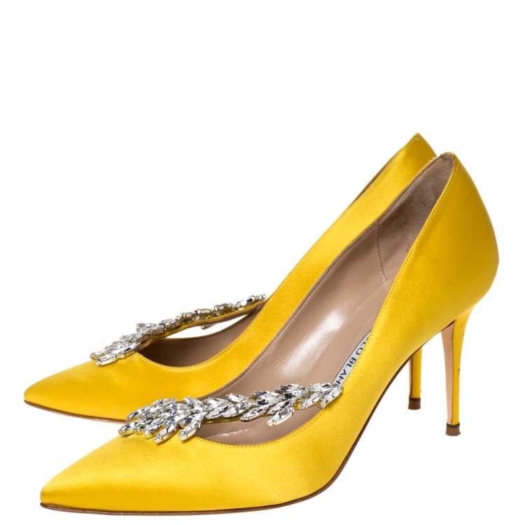 Pre Owned Manolo Blahnik Yellow Satin Nadira Crystal Embellished Pointed Toe Pumps Size 38.5