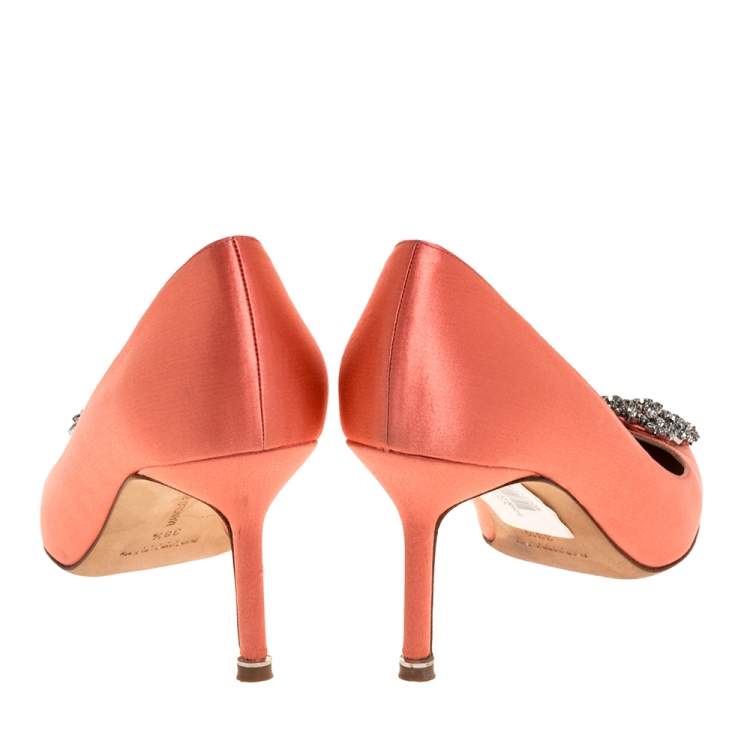 Pre Owned Manolo Blahnik Peach Satin Hangisi Crystal Embellished Pumps Size 38.5