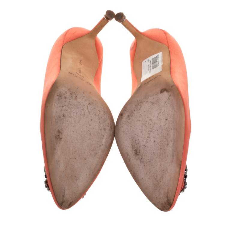 Pre Owned Manolo Blahnik Peach Satin Hangisi Crystal Embellished Pumps Size 38.5