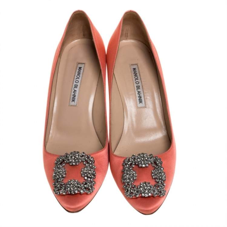 Pre Owned Manolo Blahnik Peach Satin Hangisi Crystal Embellished Pumps Size 38.5