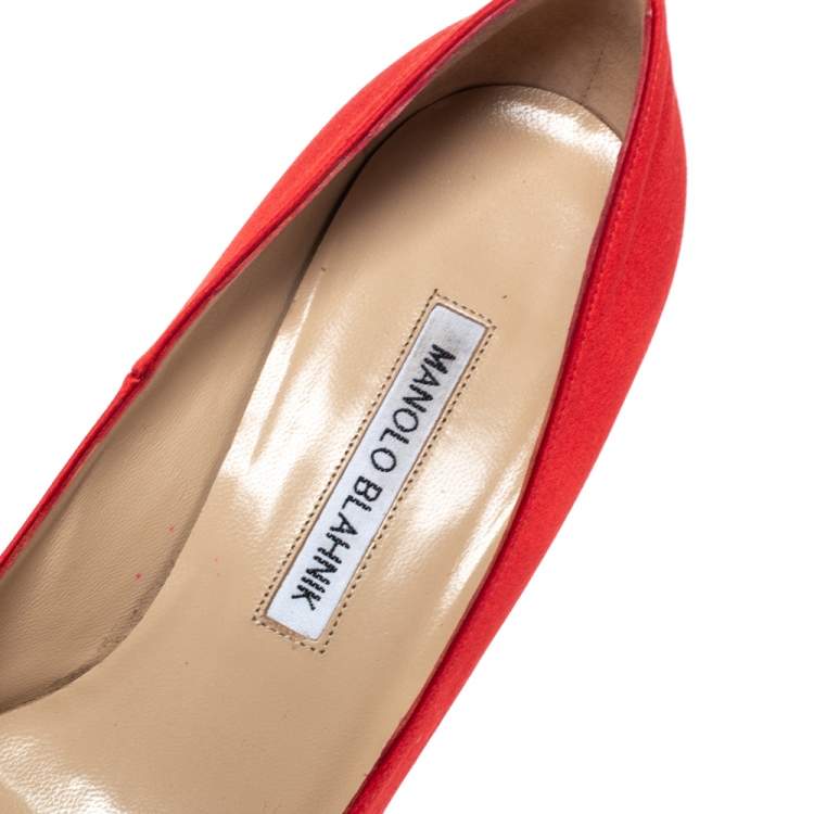 Pre Owned Manolo Blahnik Red Satin 'Eufrasia' Pointed Toe Pumps Size 37.5