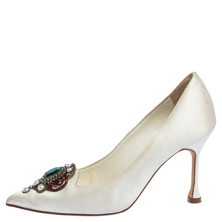 Pre Owned Manolo Blahnik White Satin Eufrasia Pointed Toe Pumps Size 36.5