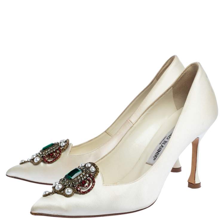 Pre Owned Manolo Blahnik White Satin Eufrasia Pointed Toe Pumps Size 36.5