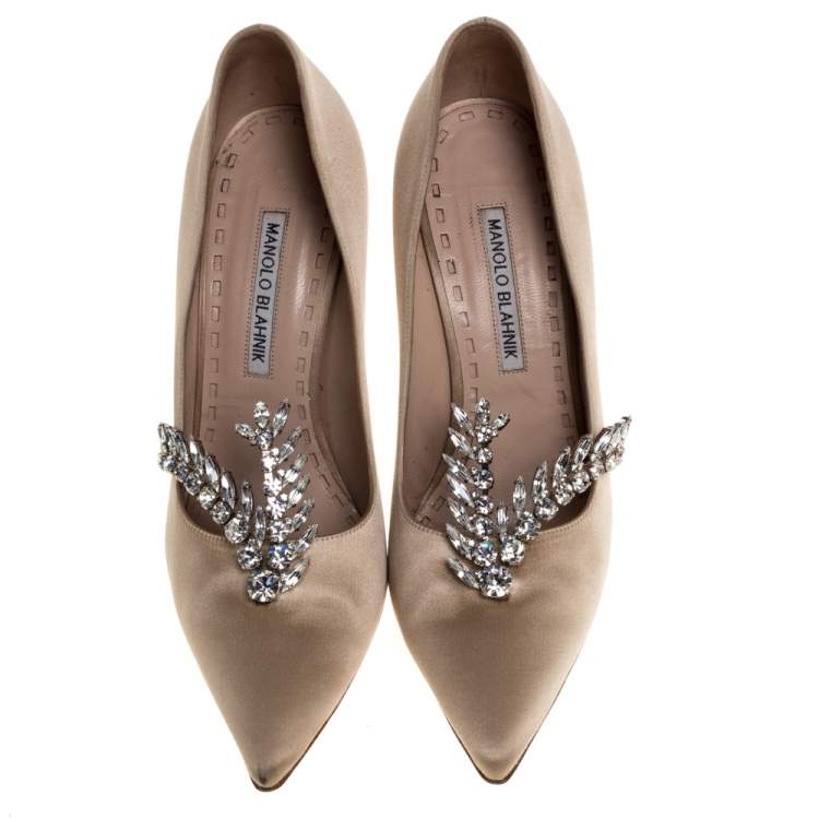 Pre Owned Manolo Blahnik Beige Satin Nadira Crystal Embellished Pointed Toe Pumps Size 38.5