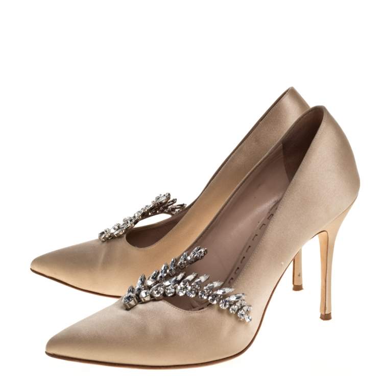 Pre Owned Manolo Blahnik Beige Satin Nadira Crystal Embellished Pointed Toe Pumps Size 38.5