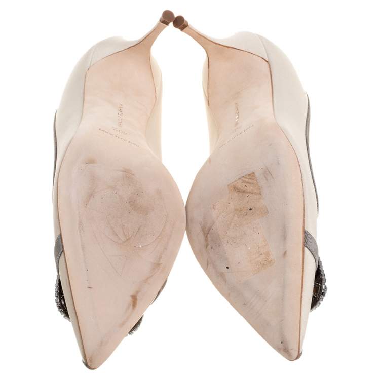 Pre Owned Manolo Blahnik Beige Satin Gotrian Crystal Embellished Pointed Toe Pumps Size 40.5