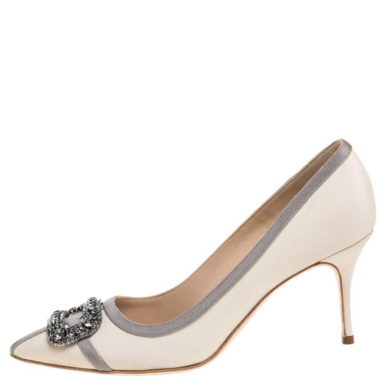 Pre Owned Manolo Blahnik Beige Satin Gotrian Crystal Embellished Pointed Toe Pumps Size 40.5