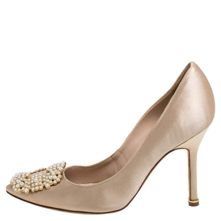 Pre Owned Manolo Blahnik Beige Satin Hangisi Pearl Embellished Pumps Size 35