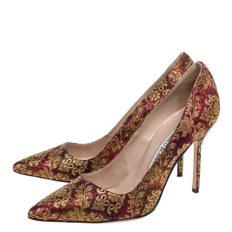 Pre Owned Manolo Blahnik Brocade Fabric Pointed Toe Pumps Size 37