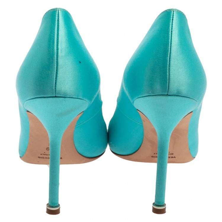 Pre Owned Manolo Blahnik Blue Satin Hangisi Pumps Size 39