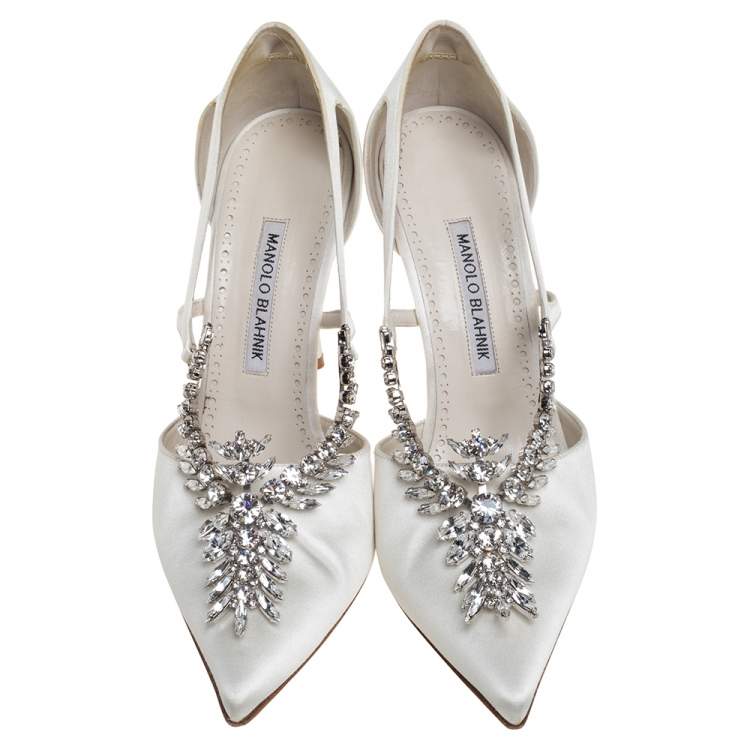 مملوكة مسبقًا Manolo Blahnik Ivory White Satin Lala Crystal Embellished Pointed Toe Pumps Size 39.5