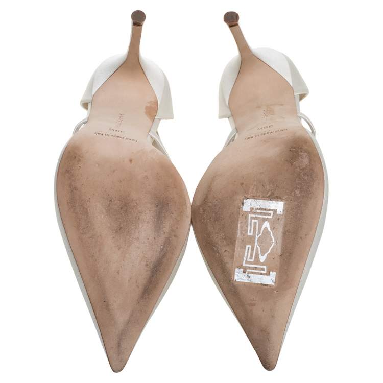 مملوكة مسبقًا Manolo Blahnik Ivory White Satin Lala Crystal Embellished Pointed Toe Pumps Size 39.5