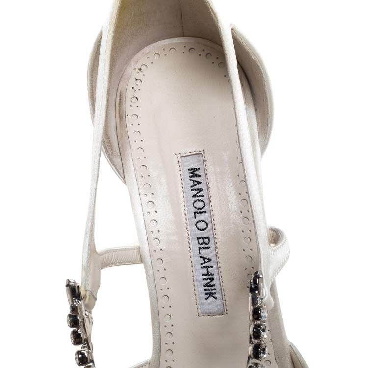 مملوكة مسبقًا Manolo Blahnik Ivory White Satin Lala Crystal Embellished Pointed Toe Pumps Size 39.5