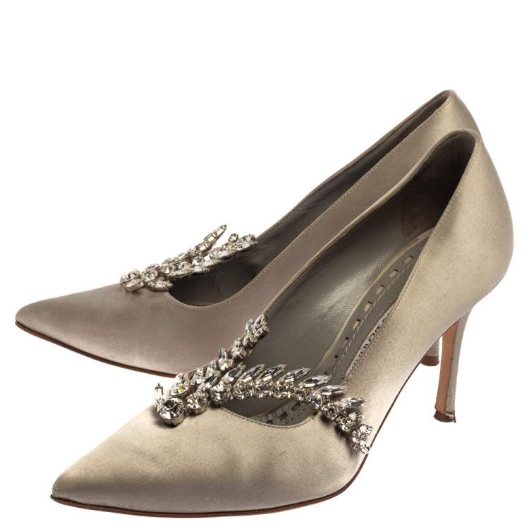 Pre Owned Manolo Blahnik Grey Satin Shufti Jewel Embellished Pumps Size 35.5
