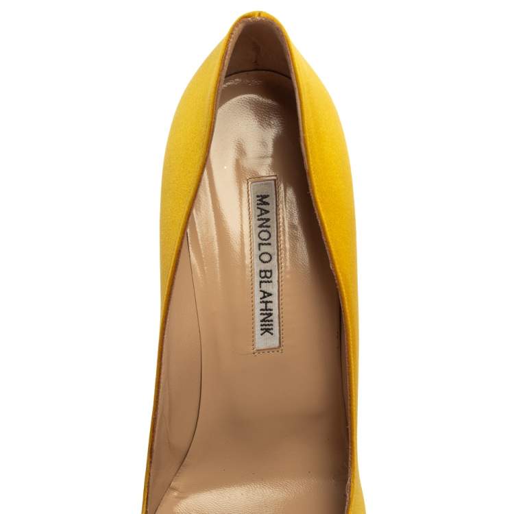Pre Owned Manolo Blahnik Yellow  Satin Hangisi  Pumps Size 39