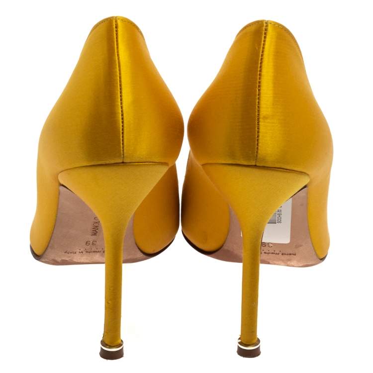 Pre Owned Manolo Blahnik Yellow  Satin Hangisi  Pumps Size 39