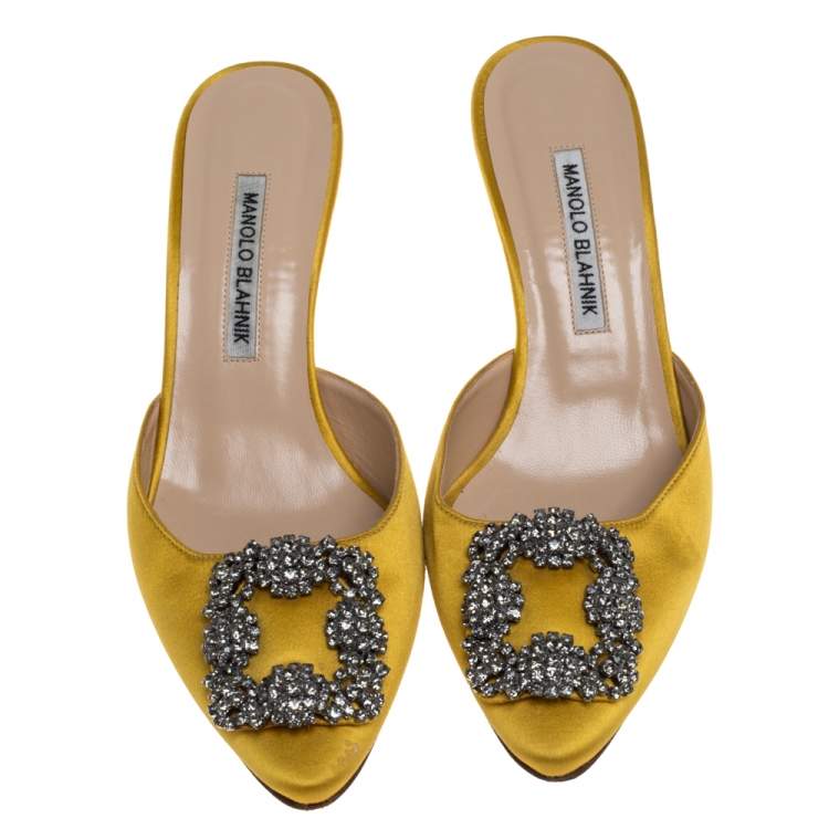 مملوكة مسبقًا Manolo Blahnik Yellow Satin Hangisi Sandals Size 38