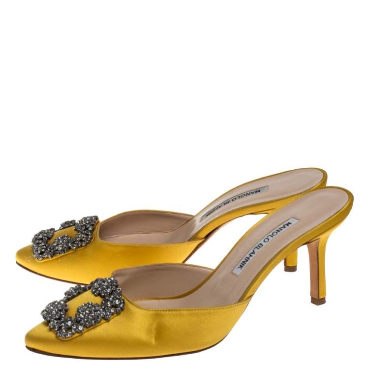 مملوكة مسبقًا Manolo Blahnik Yellow Satin Hangisi Sandals Size 38