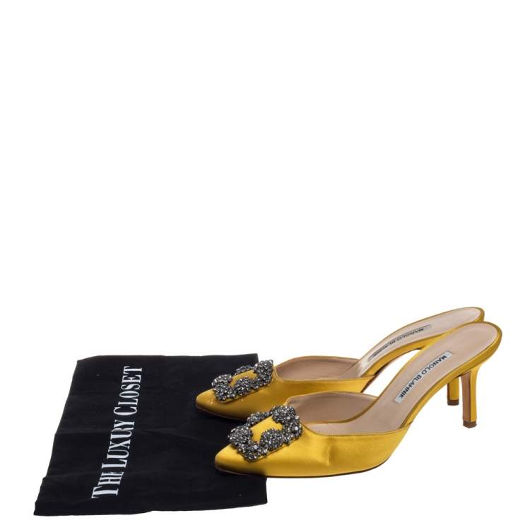 مملوكة مسبقًا Manolo Blahnik Yellow Satin Hangisi Sandals Size 38