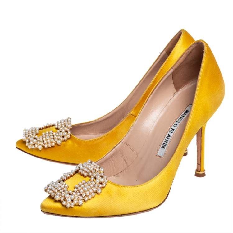 Pre Owned Manolo Blahnik Yellow Satin Hangisi Pumps Size 35